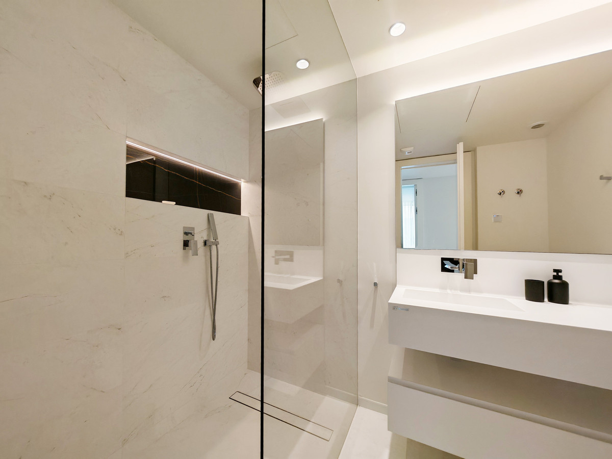 9c35bc22034cd21cf55d7787c7ed9161 - 18