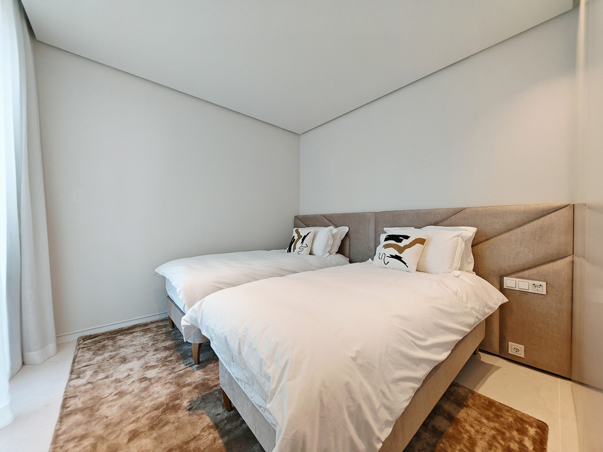 9c35bc22034cd21cf55d7787c7ed9161 - 19