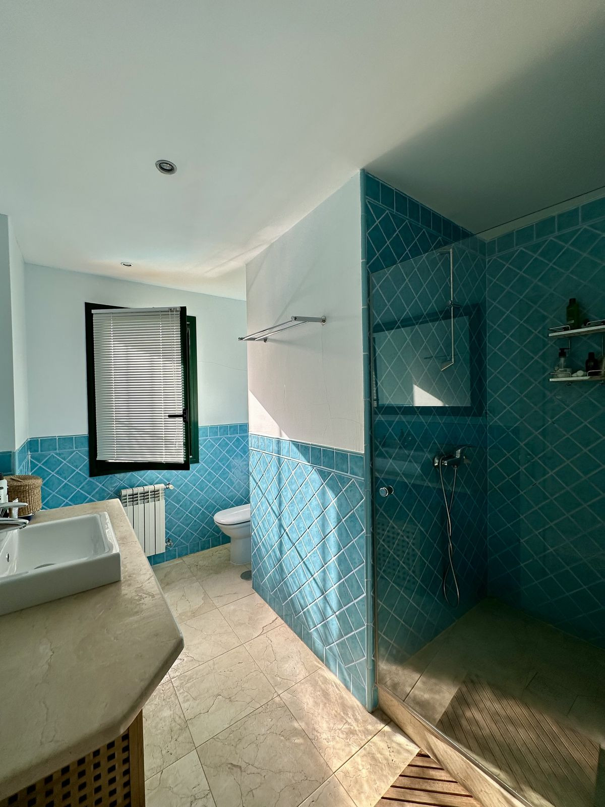 9c3e5c31368c334c8a83b90630dcdbd5 - 20