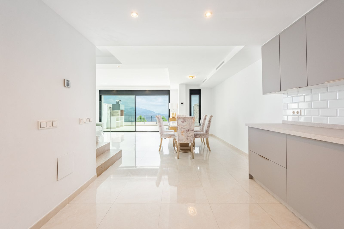 9f7398e699c3d127cc127c67dbeba403 - 23