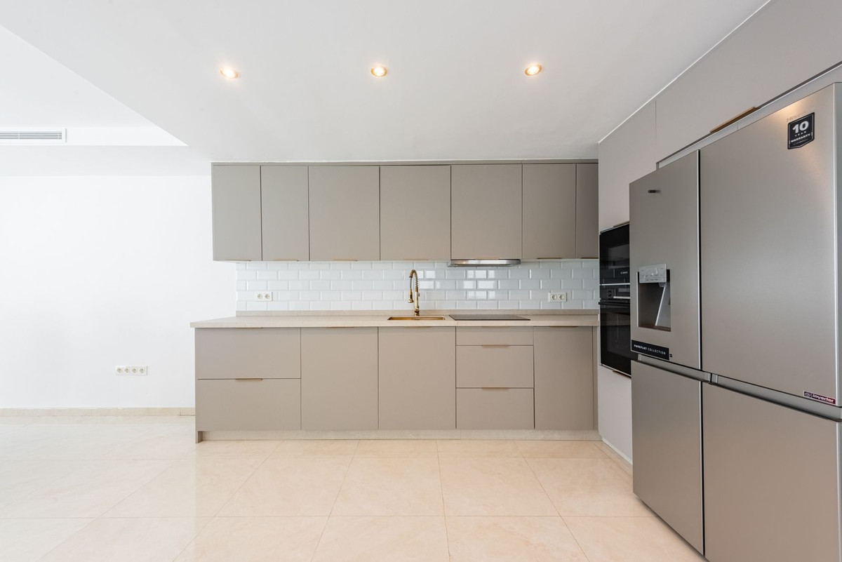 9f7398e699c3d127cc127c67dbeba403 - 24