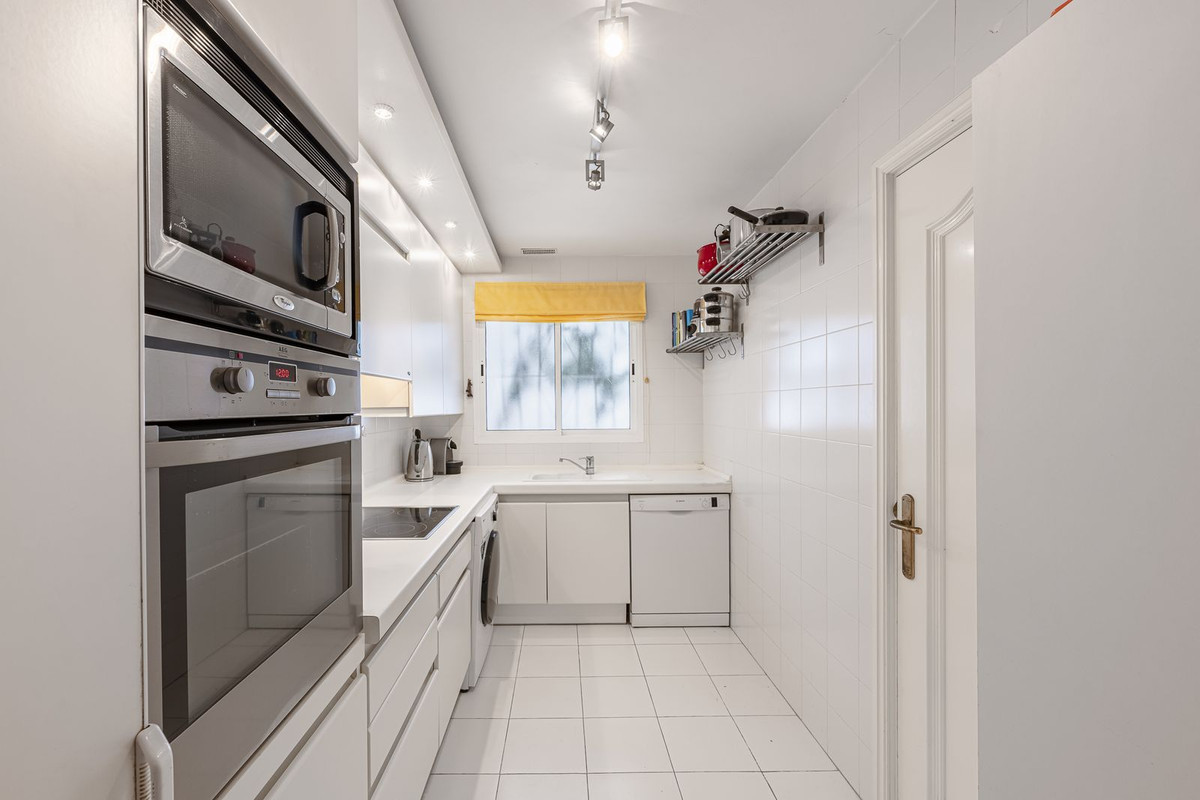 9fee75a0ab6228b7ed305e7923d14d1e - 15