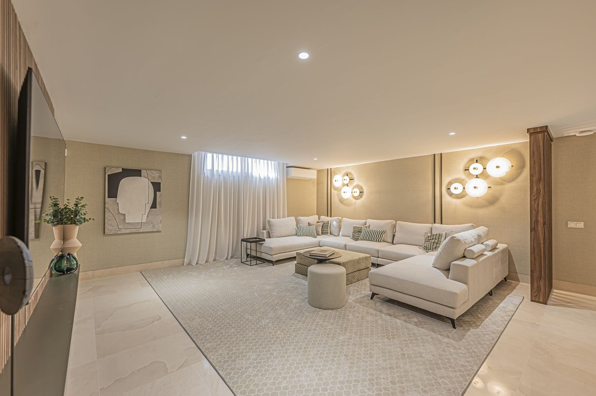 9feff8f8a63df36b72728179439dcb4d - 18