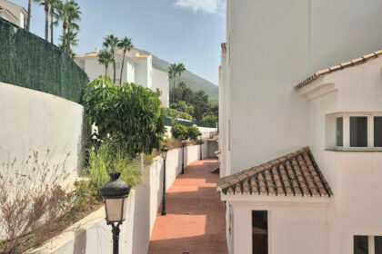 a1d551924be26a4275160f15e36d274a - 30