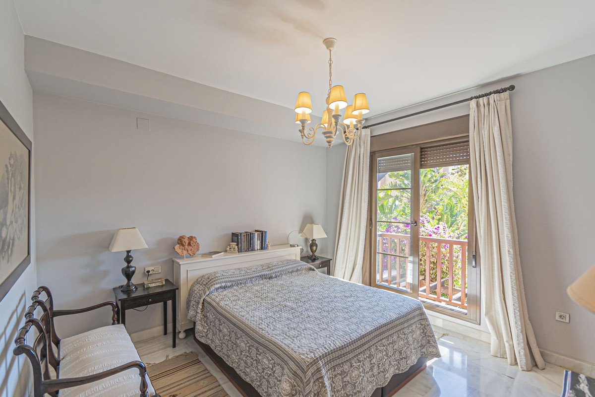 a2833f3c74dc54fe6d6c316f3454d886 - 11