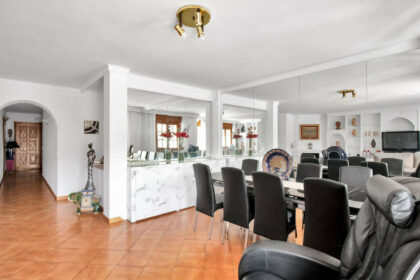 a71e79401f684c2bbe7691fc7148e8df - 9