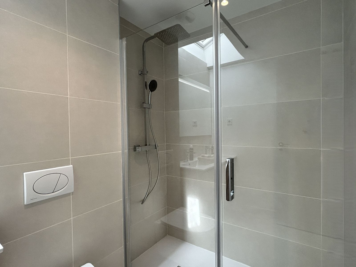 a782c9f6c451cb77961c2c5ad5c74eaf - 21