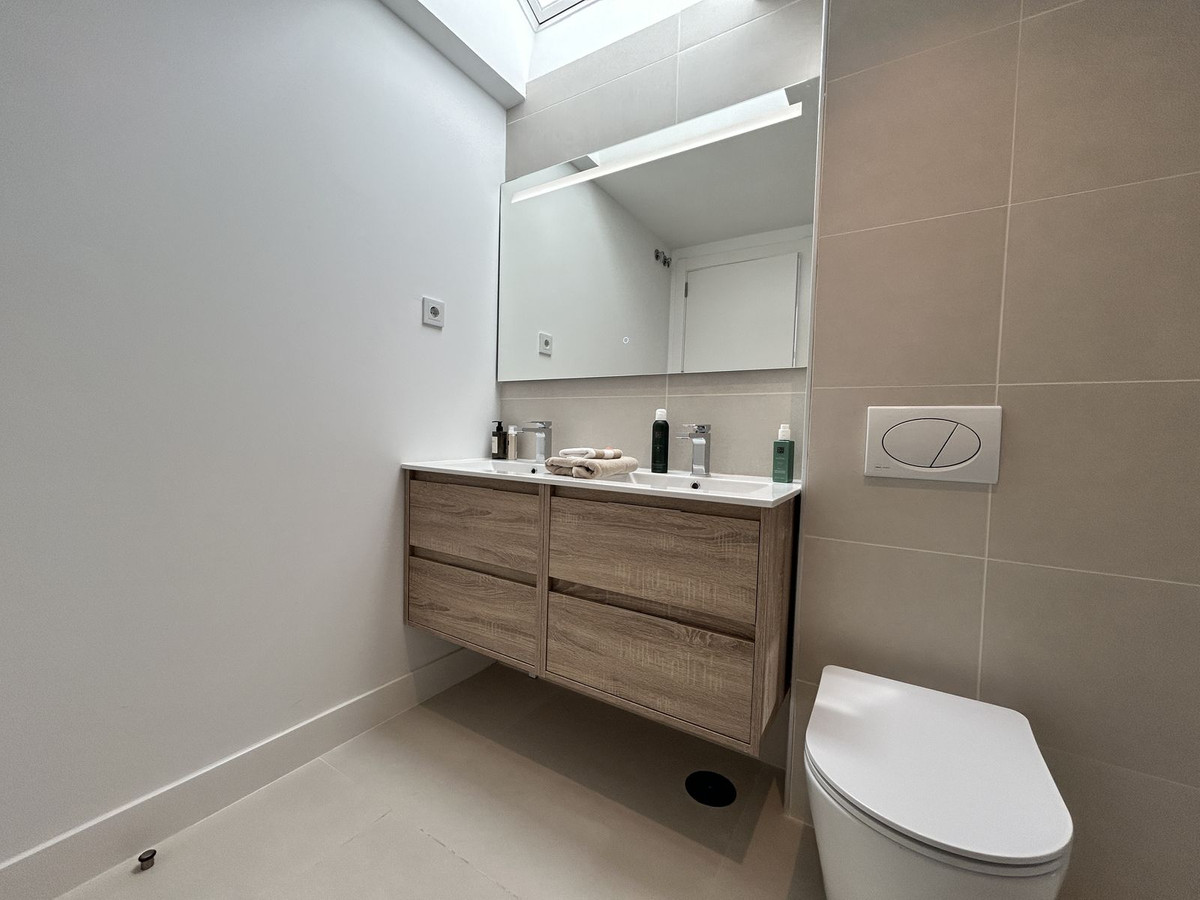 a782c9f6c451cb77961c2c5ad5c74eaf - 22