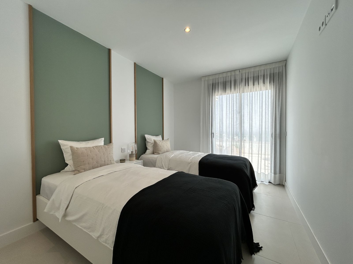 a782c9f6c451cb77961c2c5ad5c74eaf - 24