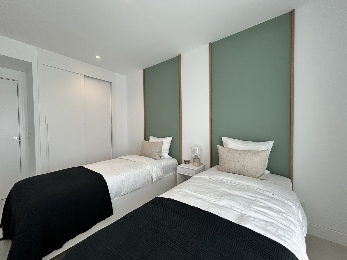 a782c9f6c451cb77961c2c5ad5c74eaf - 25