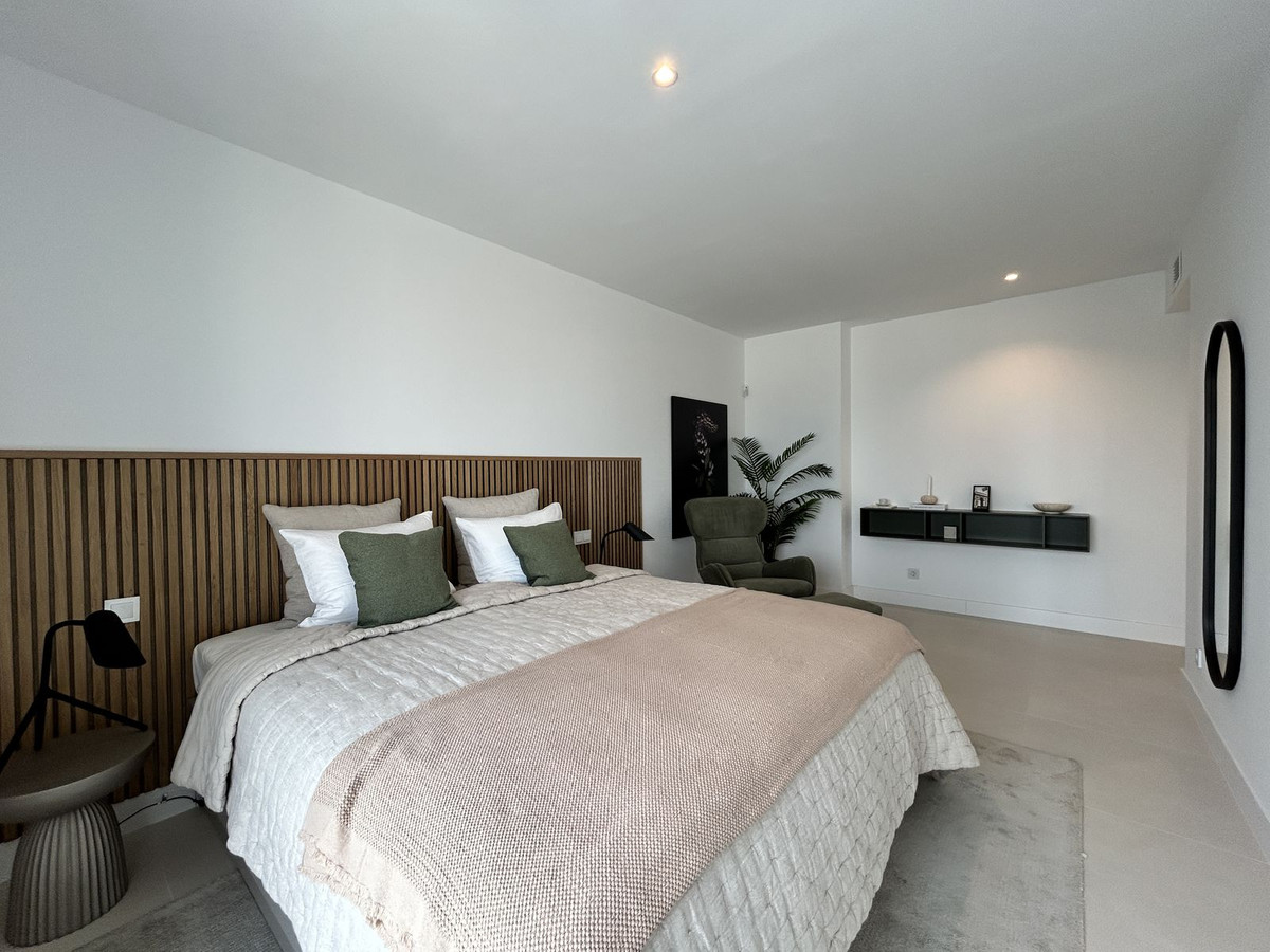 a782c9f6c451cb77961c2c5ad5c74eaf - 33