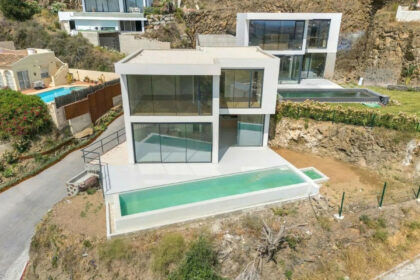 a8e03d670ad69e551d84097bd97f4195 - 1