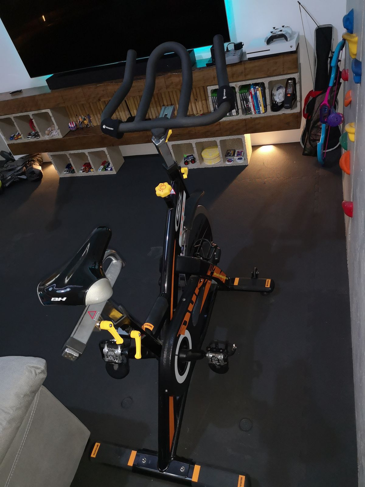 a8fa98026c83b652569c3afe411b0096 - 63