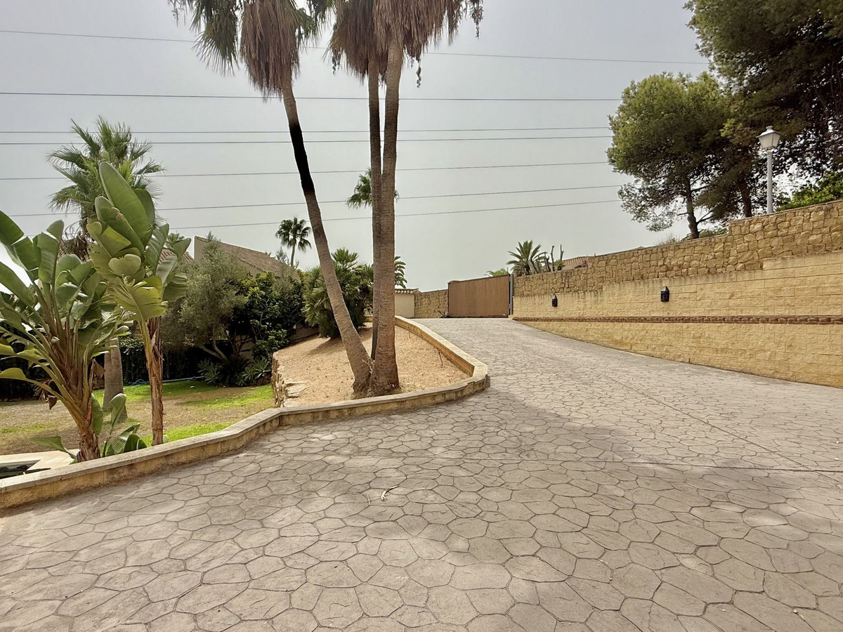 ab16b7552df16b2359eb4ad4b6391bcf - 13