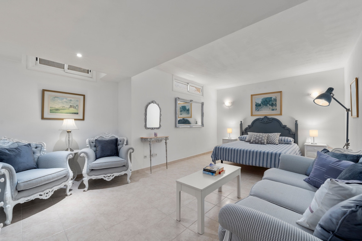 adf73979b8d03fe959b6fc8b2bbfdd85 - 12