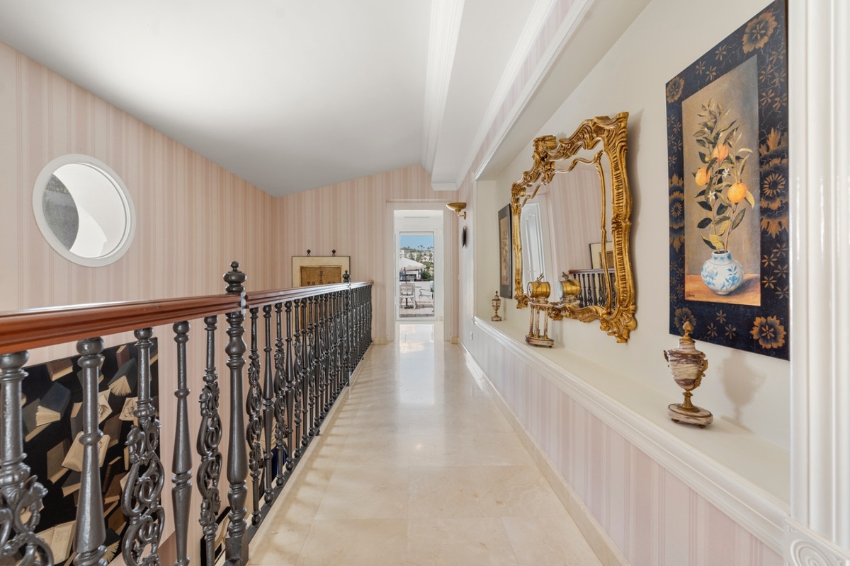 adf73979b8d03fe959b6fc8b2bbfdd85 - 24