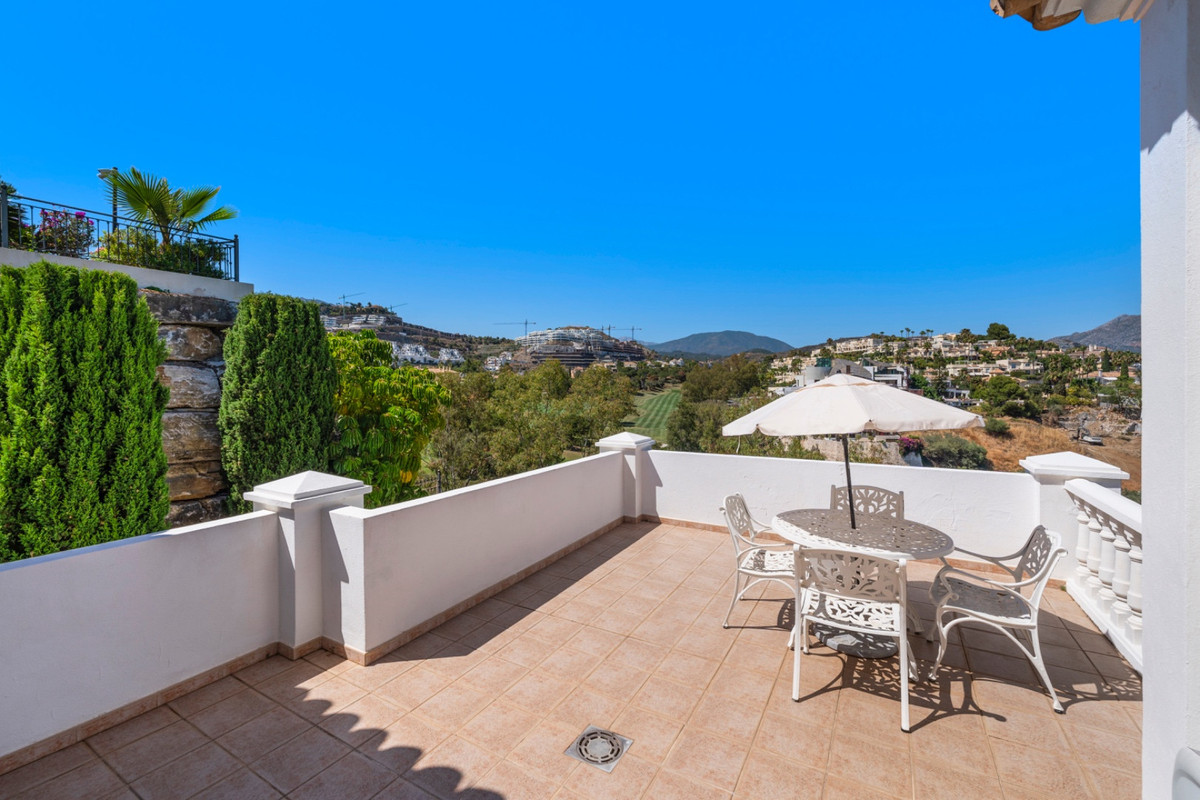 adf73979b8d03fe959b6fc8b2bbfdd85 - 25