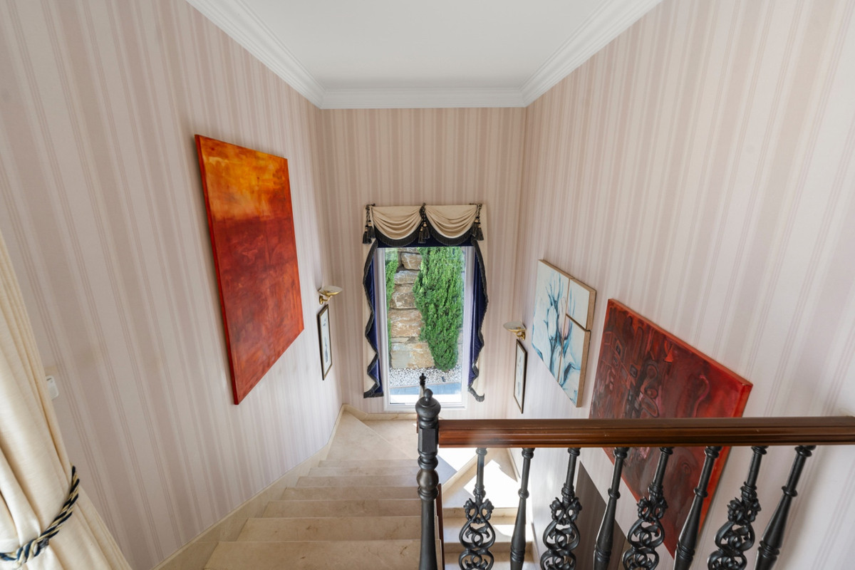 adf73979b8d03fe959b6fc8b2bbfdd85 - 32