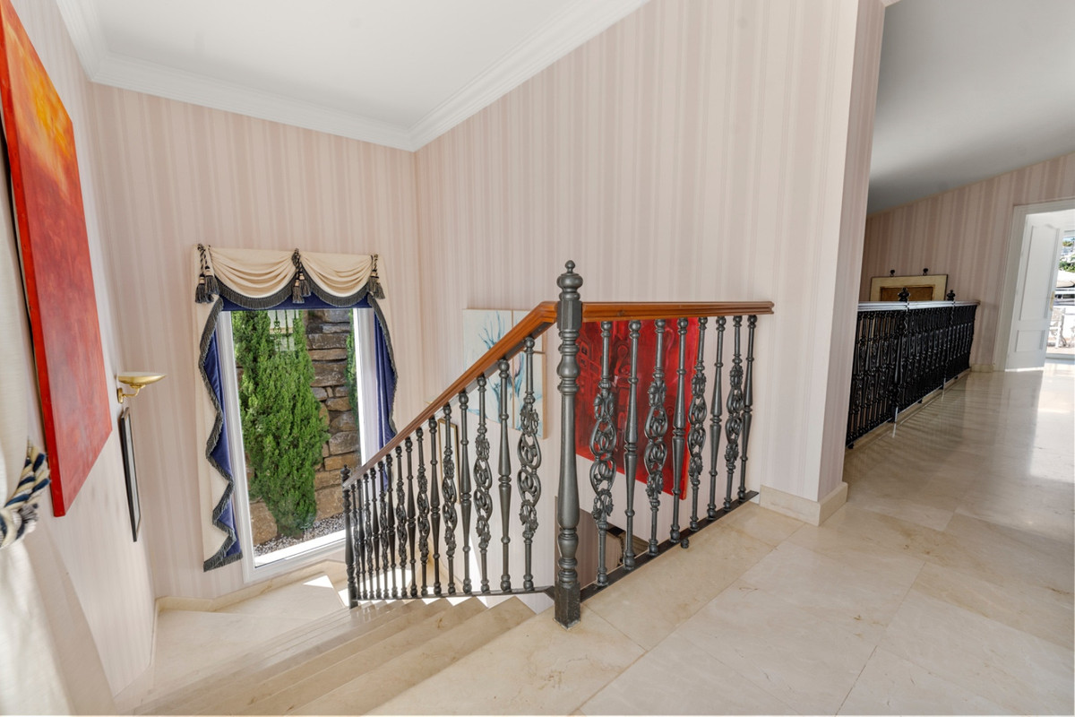 adf73979b8d03fe959b6fc8b2bbfdd85 - 33