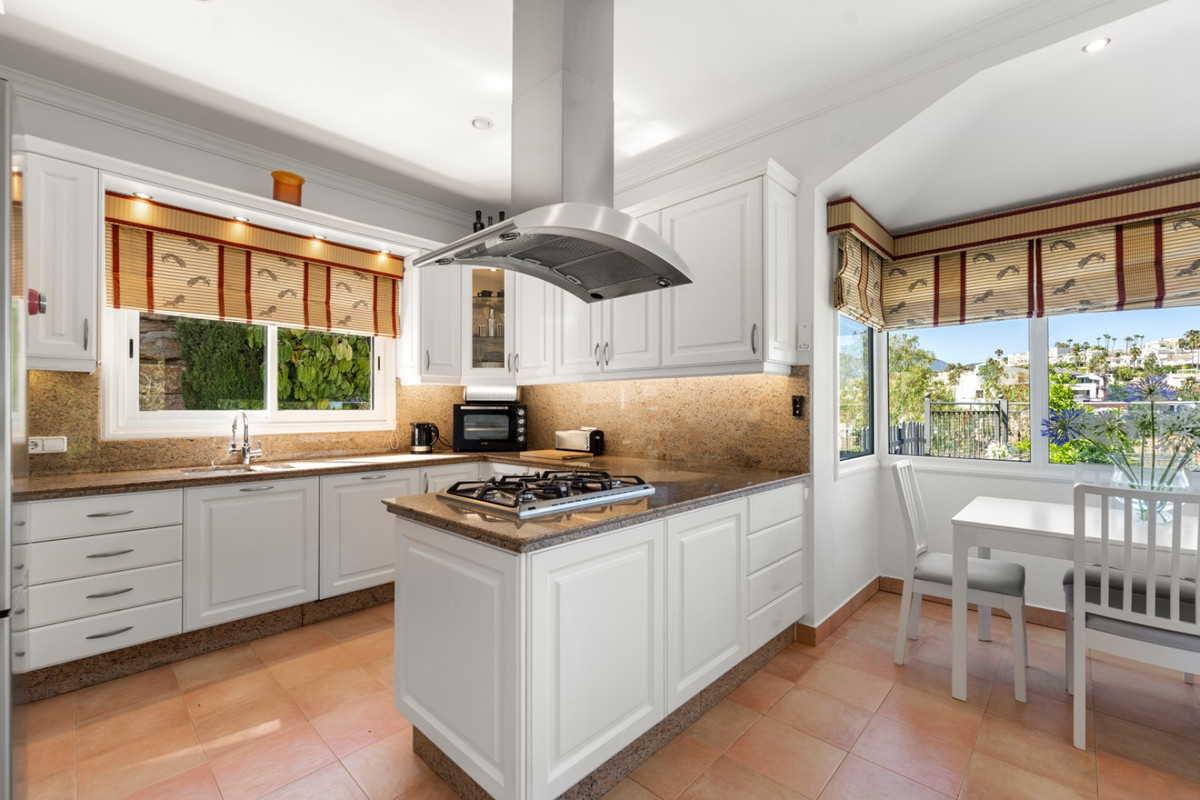 adf73979b8d03fe959b6fc8b2bbfdd85 - 4