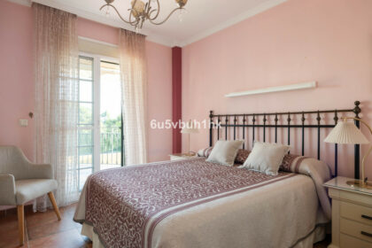 aedbdb2e9ef6f26a1b26f382c0300f3b - 14