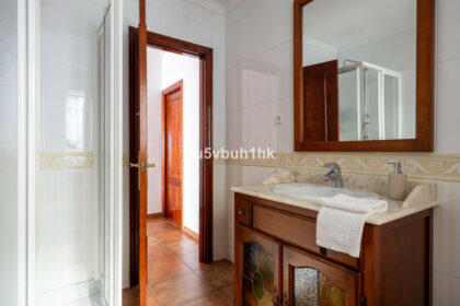 aedbdb2e9ef6f26a1b26f382c0300f3b - 22