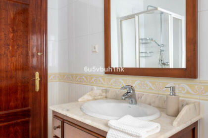 aedbdb2e9ef6f26a1b26f382c0300f3b - 23