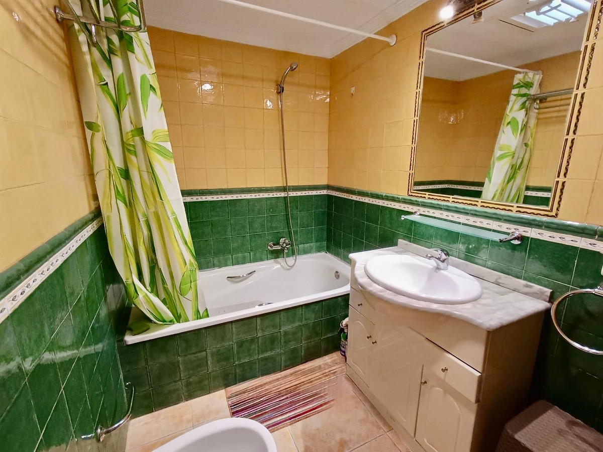 aef6a50242a24b33e70fdc0fe547e93e - 15