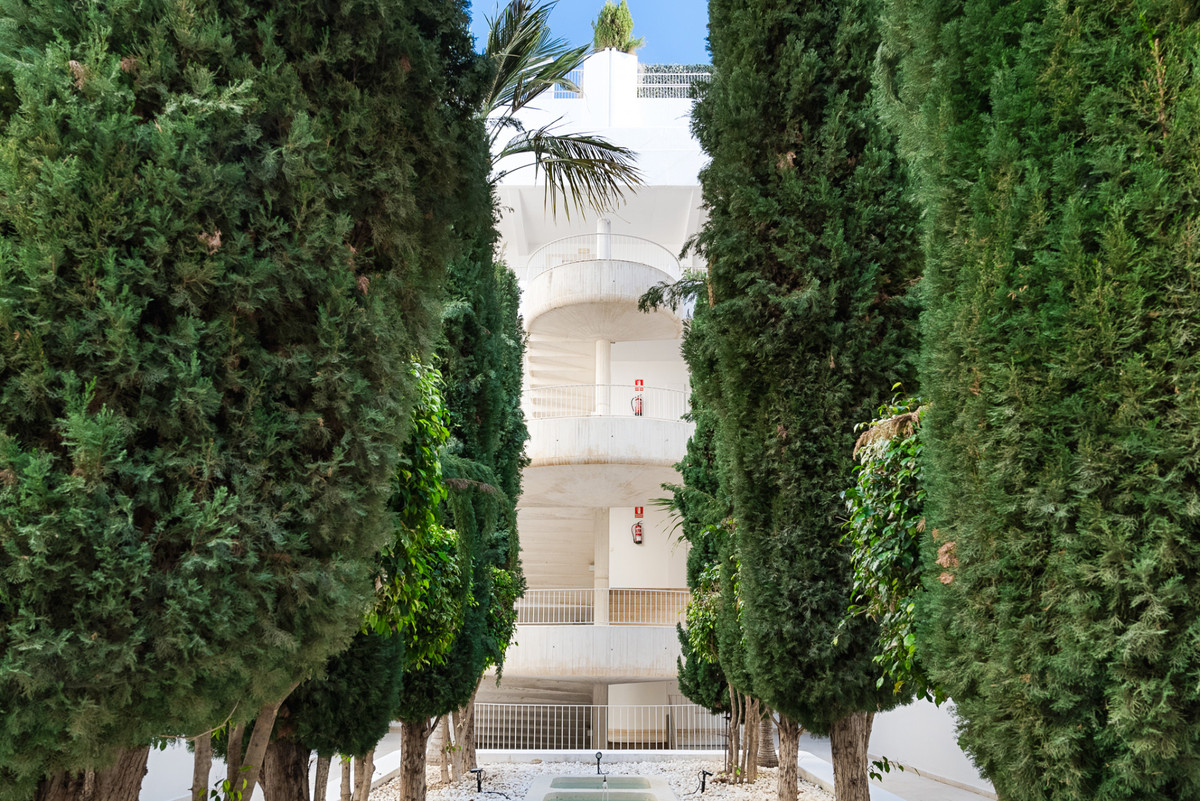 af951da3927df1a5a0331cd8e7d2800e - 11