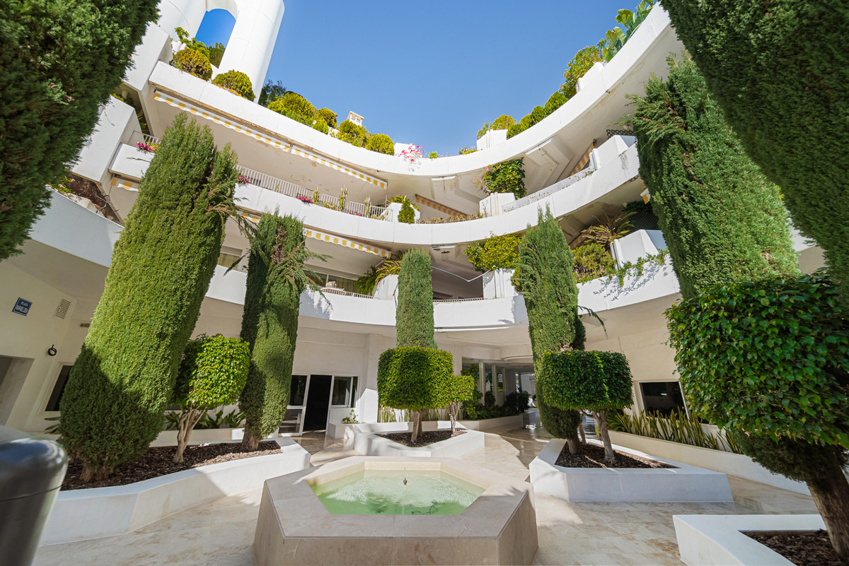 af951da3927df1a5a0331cd8e7d2800e - 13