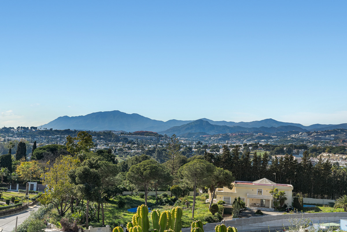 af951da3927df1a5a0331cd8e7d2800e - 18