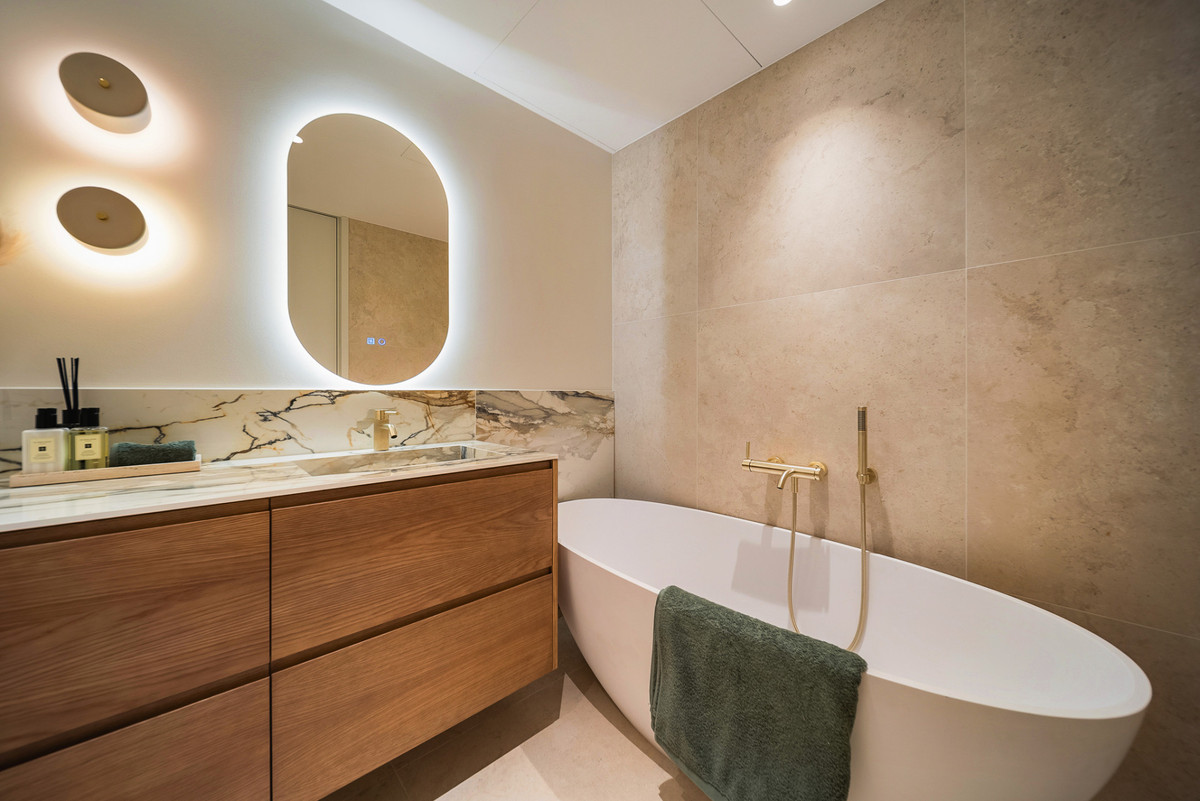 af951da3927df1a5a0331cd8e7d2800e - 42