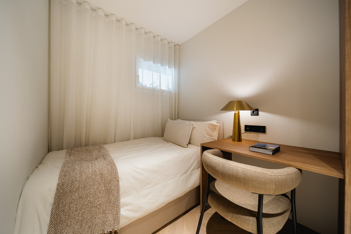 af951da3927df1a5a0331cd8e7d2800e - 44