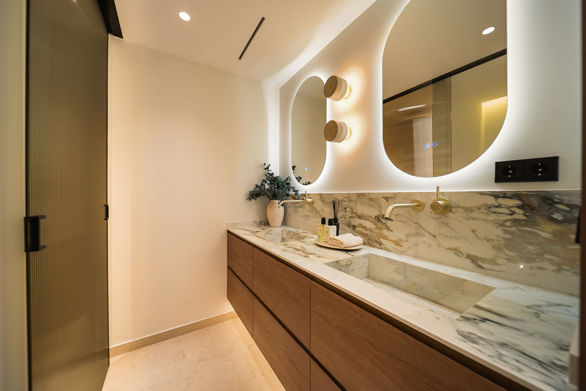 af951da3927df1a5a0331cd8e7d2800e - 52