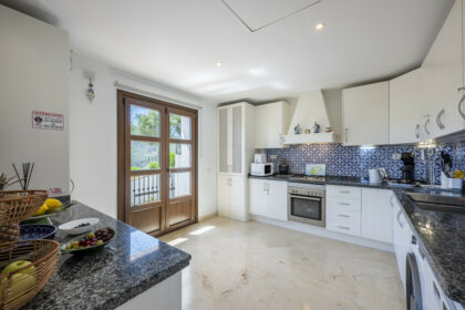 aff1c9aa239676b5cba5300a38fbec88 - 14