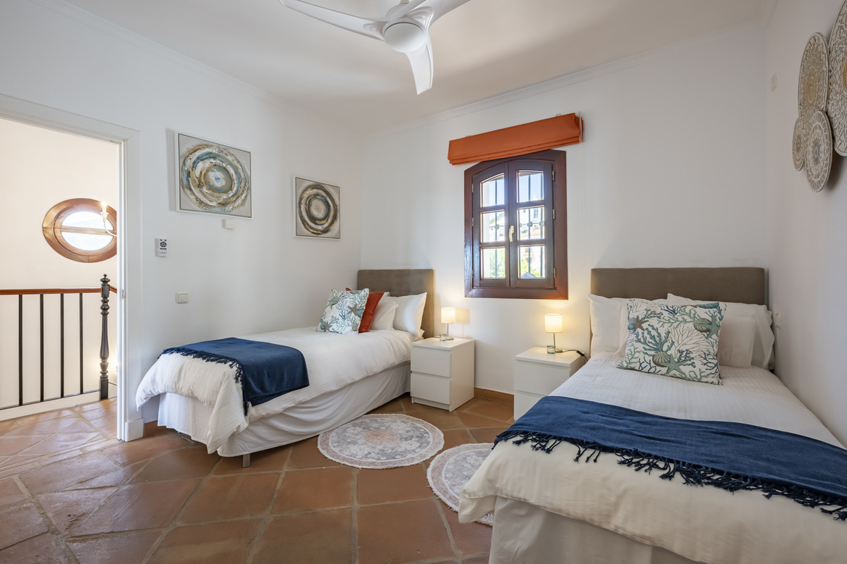 aff1c9aa239676b5cba5300a38fbec88 - 16