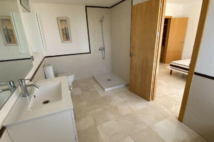 b0d132faca13483f72788cfe5ef4a7fa - 24