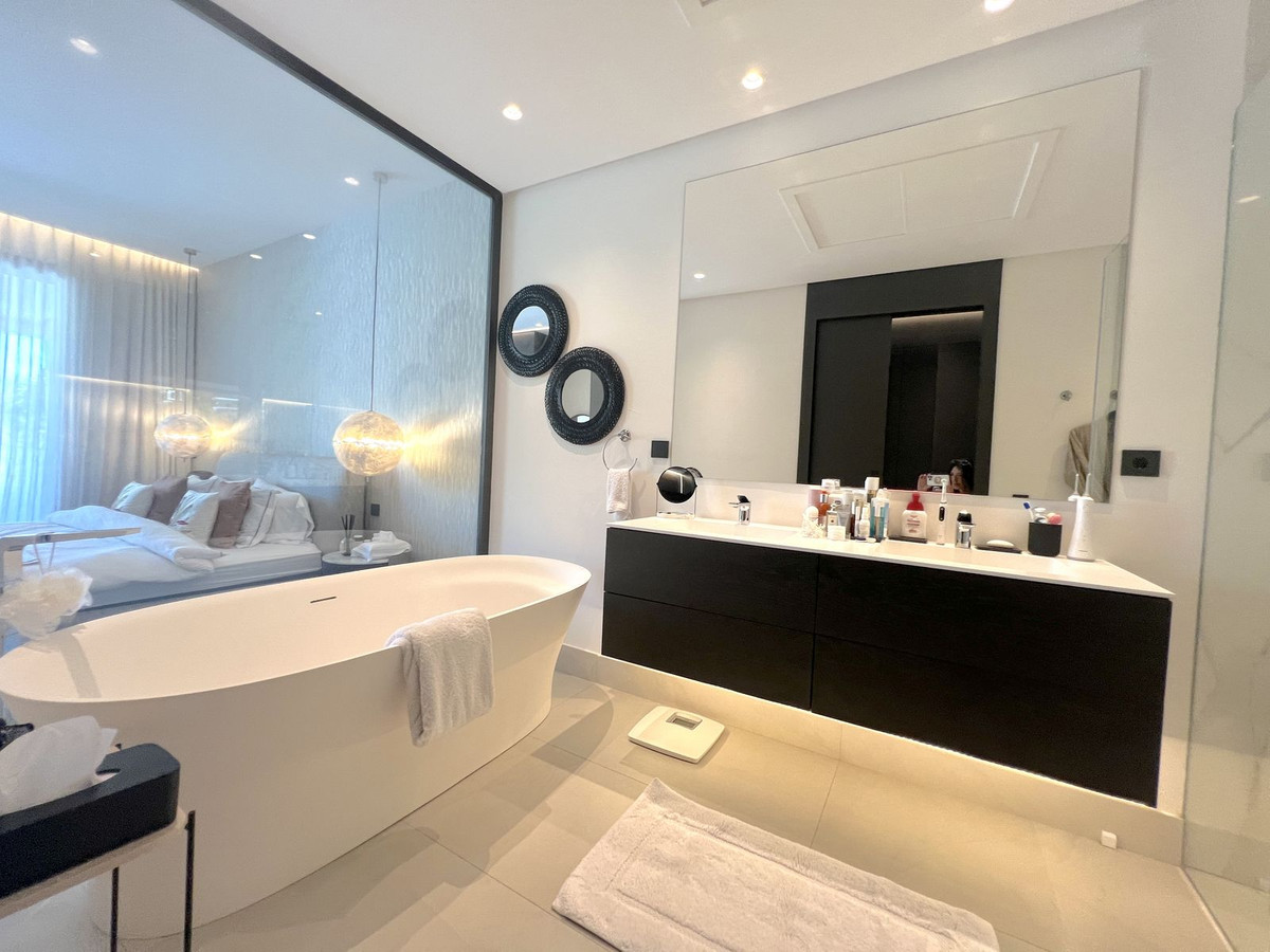 b2afd02cbe06cb82b9a30cb37a273898 - 21