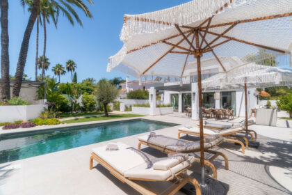 b338cf75d68040cf5b1fac52cea77737 - 1