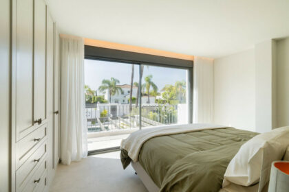 b338cf75d68040cf5b1fac52cea77737 - 14