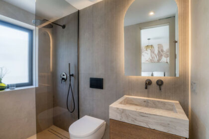 b338cf75d68040cf5b1fac52cea77737 - 19