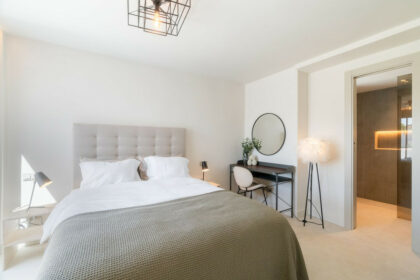 b338cf75d68040cf5b1fac52cea77737 - 20