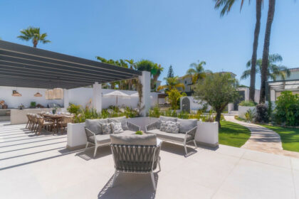 b338cf75d68040cf5b1fac52cea77737 - 24