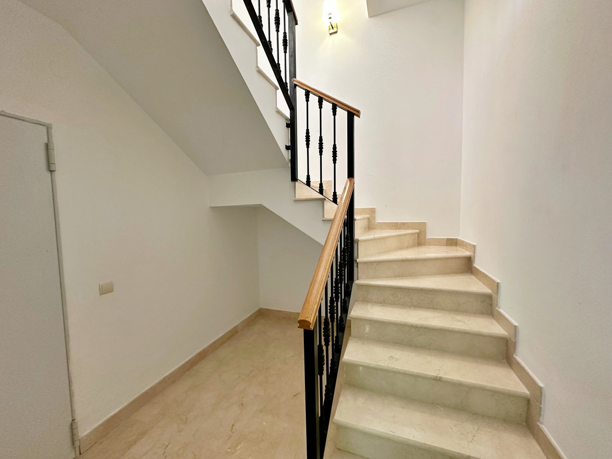 b3515b223c6749aaec4969ef2b7bc672 - 18