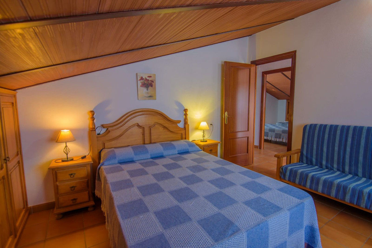 b3772eafad5fa665272493c59948b653 - 18