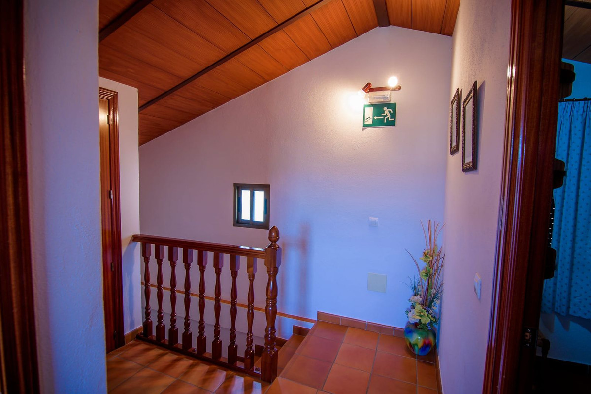 b3772eafad5fa665272493c59948b653 - 19