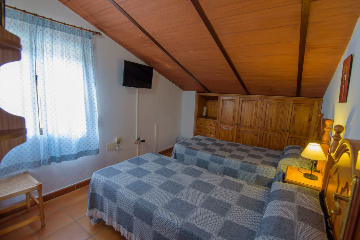 b3772eafad5fa665272493c59948b653 - 23