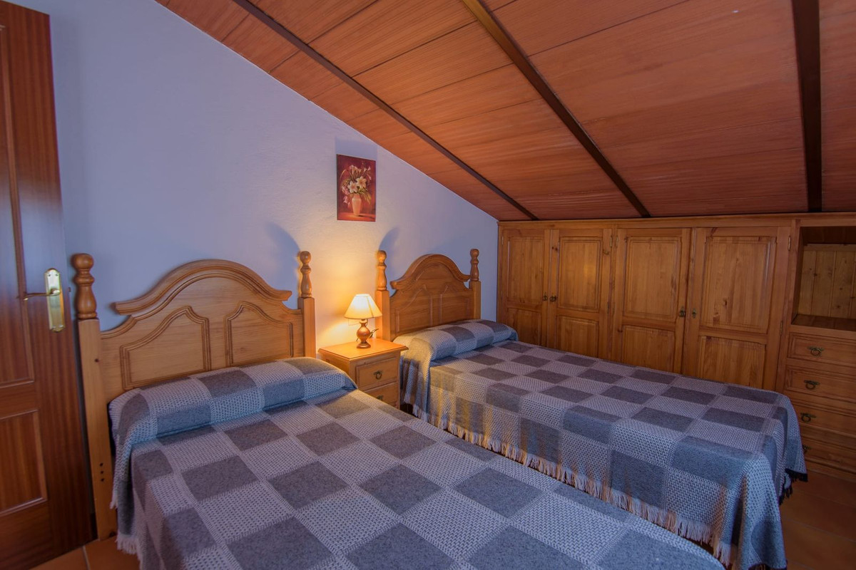 b3772eafad5fa665272493c59948b653 - 25