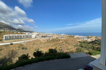 b4eb8100cd354a8d6a48496dd8359053 - 12