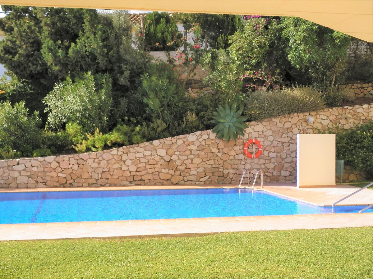 b4eb8100cd354a8d6a48496dd8359053 - 14